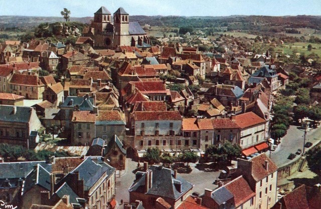 A country retreat on the outskirts of our medieval town of Gourdon en Quercy