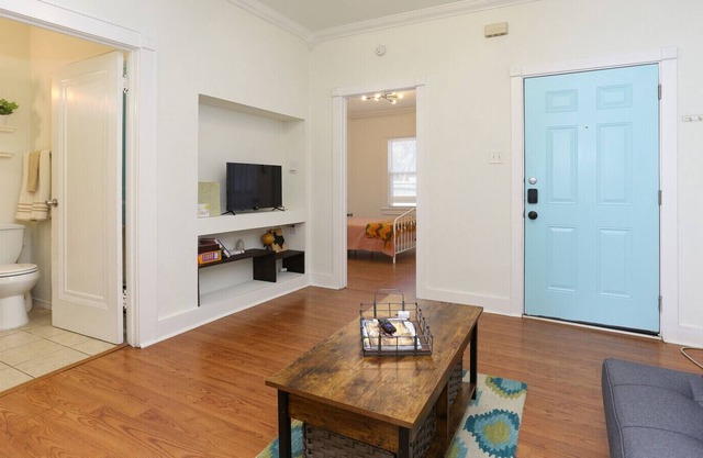 A Cozy Casita with Private Parking