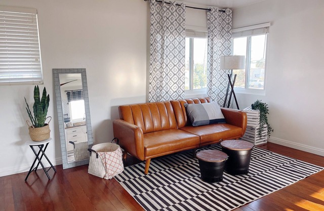 A Cozy Guesthouse in Central O.C.