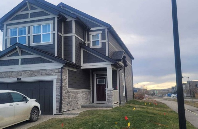 A Cozy home away from home at South East Calgary