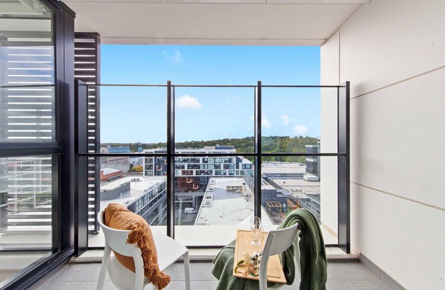 A Cozy & Plush 2BR Apt Next to The Yarra River