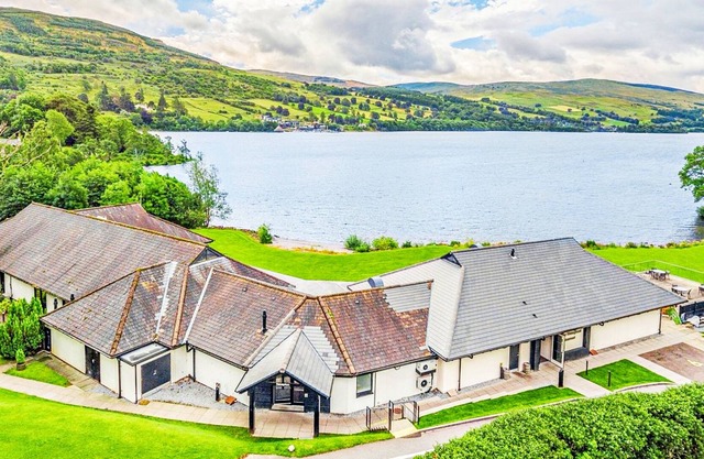 A Cozy Retreat at Kenmore's Condo Resort