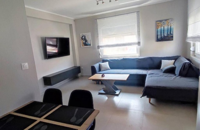 A & F Apartments - Ari's house
