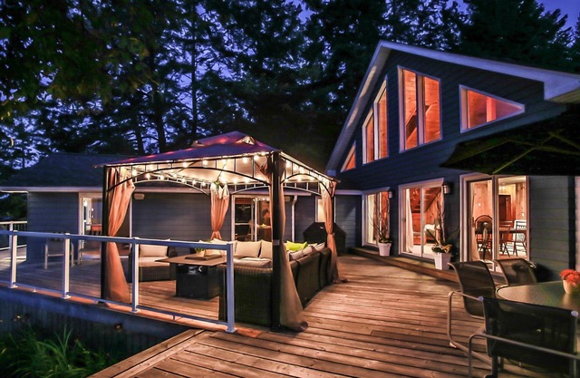 A Family Affair! Unique 3 cottage property on Lake Muskoka!