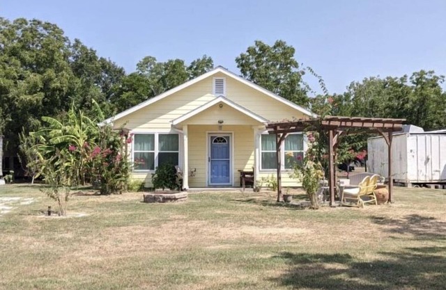 A family friendly retreat close to fishing and the beach!