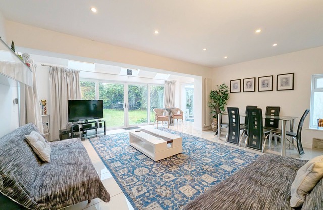 A family house that sleeps 8 guests in 5 bedrooms