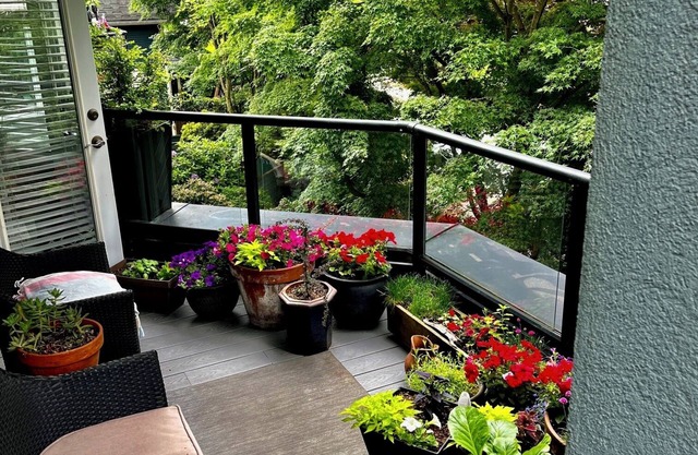 A fantastic, quiet, south facing sunny 1 bedroom apartment in Kits, Vancouver