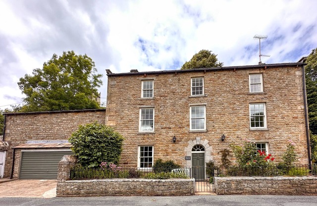 A fantastic, spacious, holiday home which comfortably sleeps 12 guests and 2 well behaved