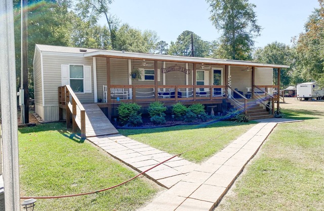 A Fisherman's Fantasy- Walking distance to Mill Creek Park!