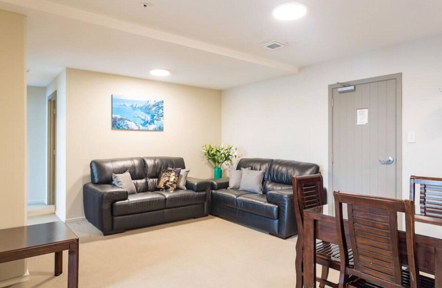 A four bedroom apartment in Auckland CBD w Carpark
