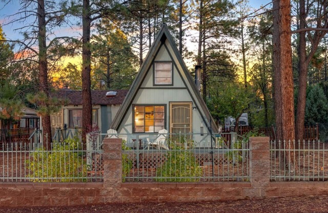 A-Frame / 2 BR 1 BA / Lakes / Fenced / Fireplace