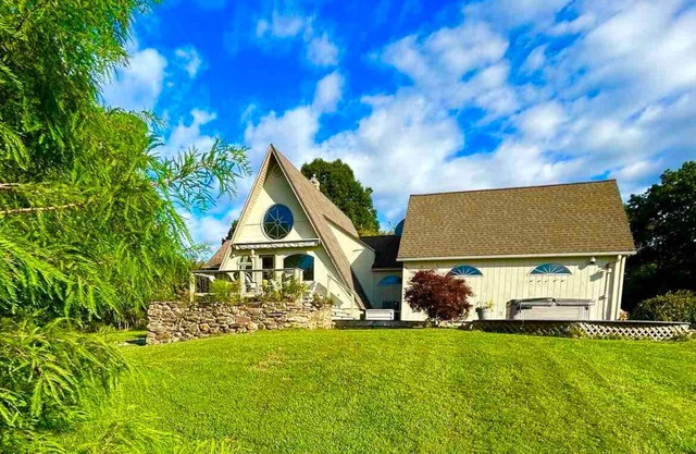 5 Bedroom A-Frame Cottage with Creek, Barn, Game Room, Fire Pit, Hot Tub