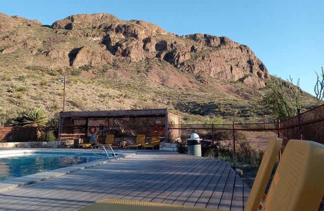 A-Frame desert glamper with pool, wifi, pet-friendly..