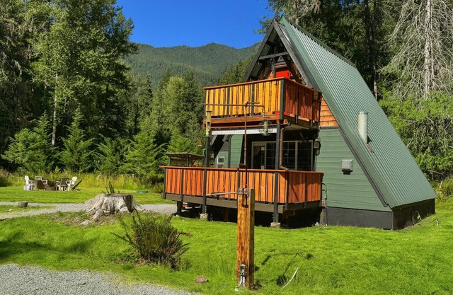 A-Frame @ Entrance to Rainier w/ Hot Tub & WiFi