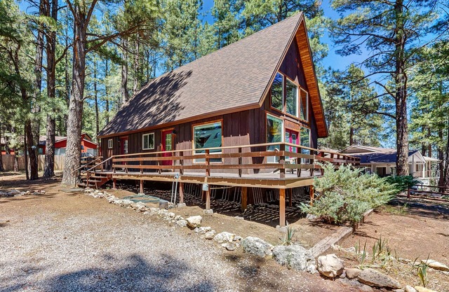A-Frame Home w/ large deck, bbq grill, foosball table, & EV charger