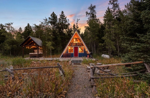 A-Frame - Hot Tub - Arcade - 35 min to Yellowstone
