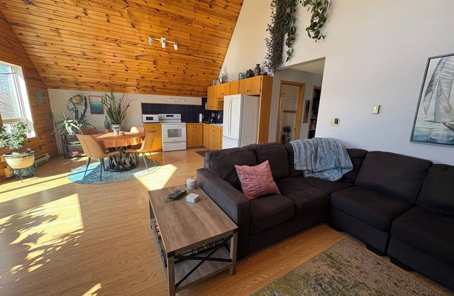 A-Frame Retreat in Beautiful Rossport. Minutes to Lake Superior and Hiking.