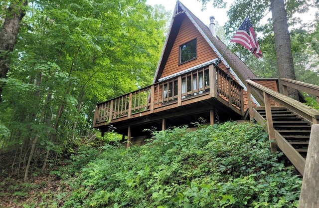 A-Frame Secluded Riverfront Outdoor shower