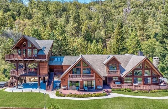 A-Frame - sleeps 20 - 2 Fire pits - 2 Hot Tubs - Putting Green