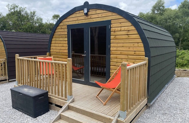 A glamping pod that sleeps 2 guests in 1 bedroom