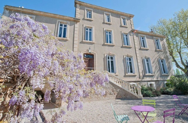 A Gorgeous Family Friendly Wine Chateaux in a thriving Village 7 bed, Sleeps 15