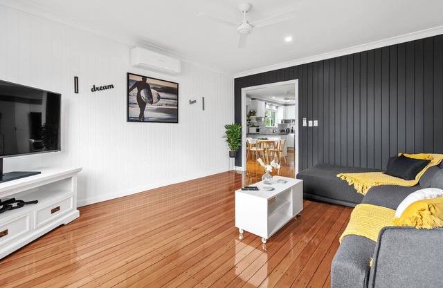 A Green Space! ~ 3Bed/1Bath /1Car House ~ West End