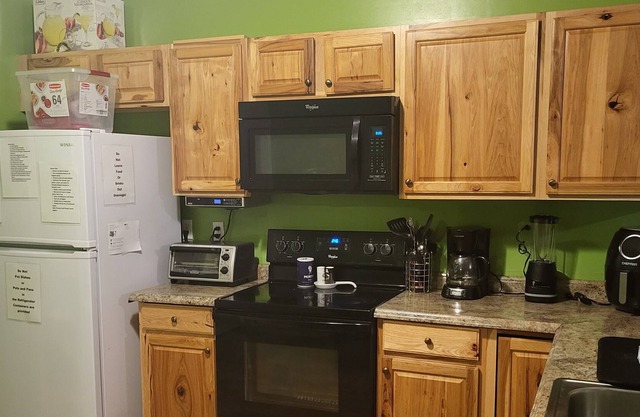 A Home Away from Home Near Downtown Jackson Sleeps 7 people .