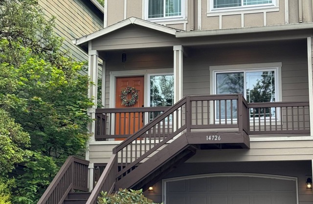 A House On Catalina 3-bedroom townhome in Tigard, OR w/ AC, WiFi, patio & grill