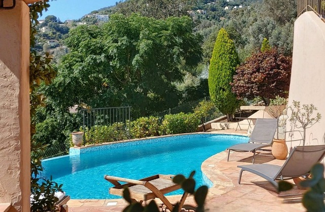 Casa muy bien situado en una zona tranquila con un interior con encanto