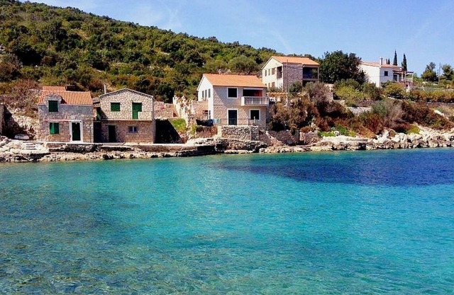 Apartment Jagoda - next to the sea: A1(4) - Cove Donja Krusica (Donje selo), Island Solta, Croatia