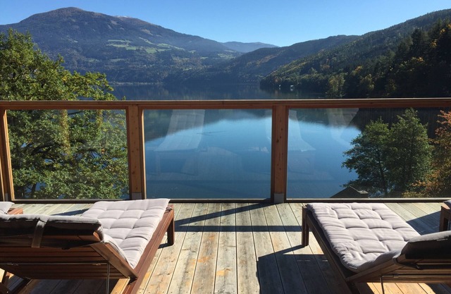 Una casa en el lago con su propia playa justo en el lago