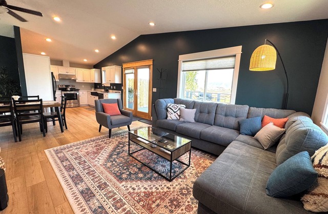 A large sundeck, 2 bedrooms, 1 sofa bed, a stocked kitchen and a full bathroom.