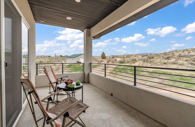 A Lazy Peaceful Retreat with Hills and Bike Park View