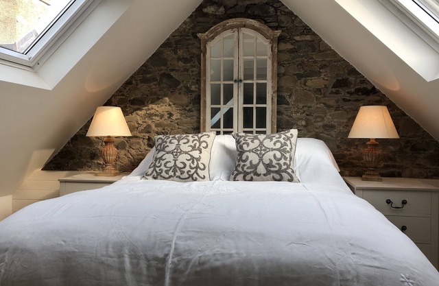 A light filled studio space, with large bathroom and balcony bedroom