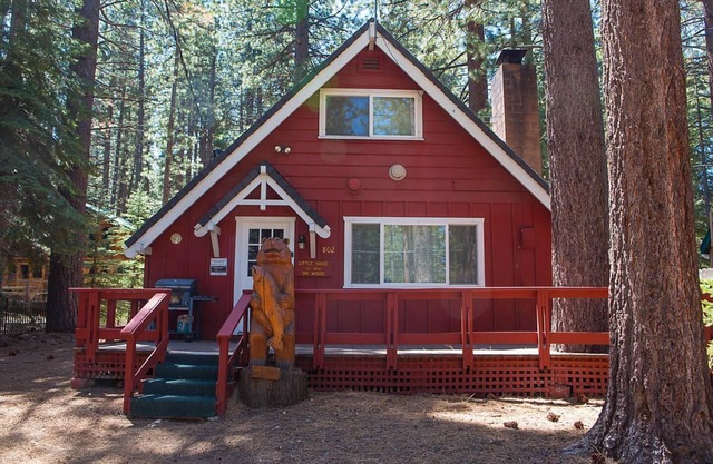 Una casita en el bosque grande: cerca de las estaciones de esquí y del campamento Richardson Resort