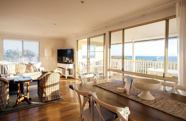 A little LUXE & BIG views! 300 Meters to water's Edge; Sleeps 8; Pet friendly