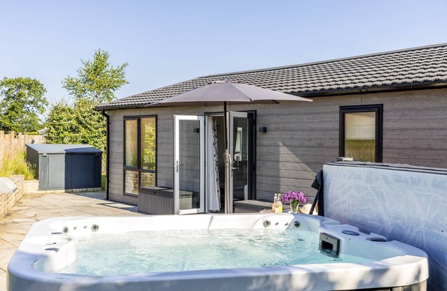 A lodge that sleeps 8 guests in 4 bedrooms