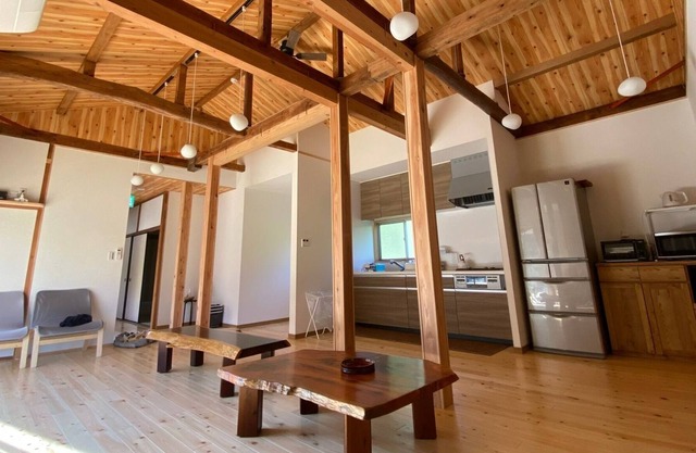 A log housestyle house with a spacious garden An / Futtsu Chiba