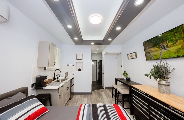 A Lookout Studio / Private