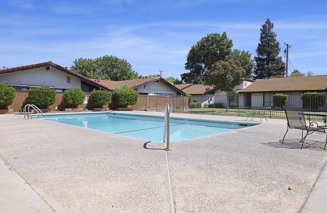 A lovely 2 bedroom 2 bath Condo with pool