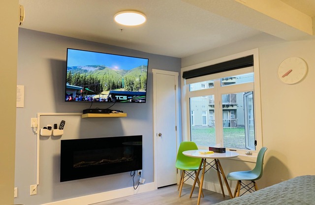 A Lovely Studio with Full Kitchen & AC