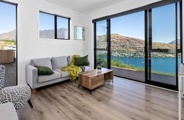 A LUCKIE CHARM - 3-BEDROOM TOWNHOUSE WITH SPECTACULAR VIEW