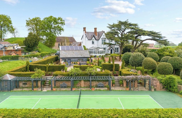 A luxurious and beautifully restored Victorian Rectory nestled in the heart of Shropshire’s stunning countryside. Perfect for family gatherings, celebrations, or a peaceful retreat, this elegant estate sleeps up to 14+5 guests.