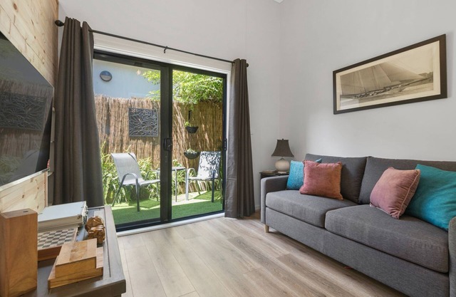 A luxurious apartment right near the seaside!