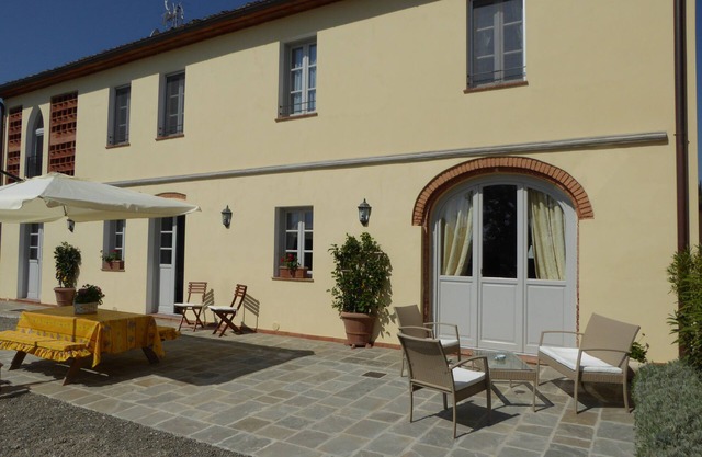 UNA LUJOSA VILLA DE ESTILO TOSCANA CON UNA MARAVILLOSA PISCINA PRIVADA