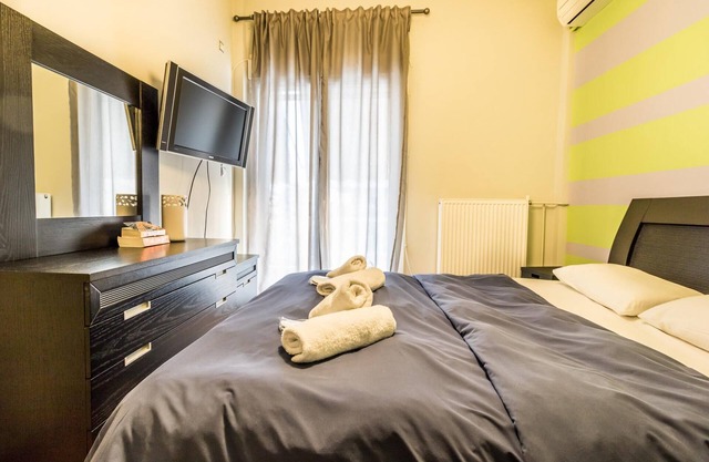 A Luxury Comfortable 2bdrm Apt in Athens