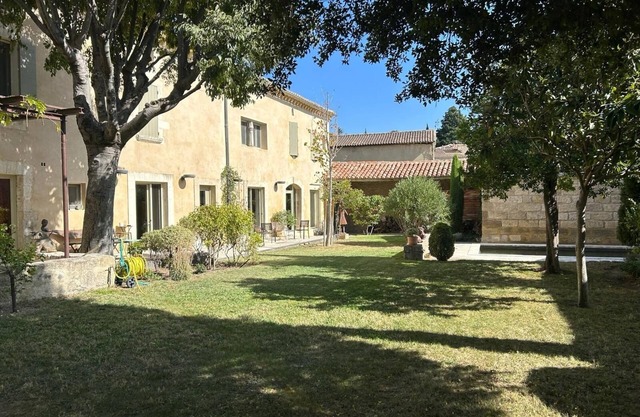 A MAS IN PROVENCE