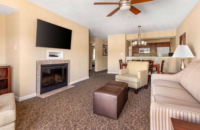 A Must-Experience Vacay! 2 Units w/ Kitchens, Pool, Sports Courts, Free Parking!