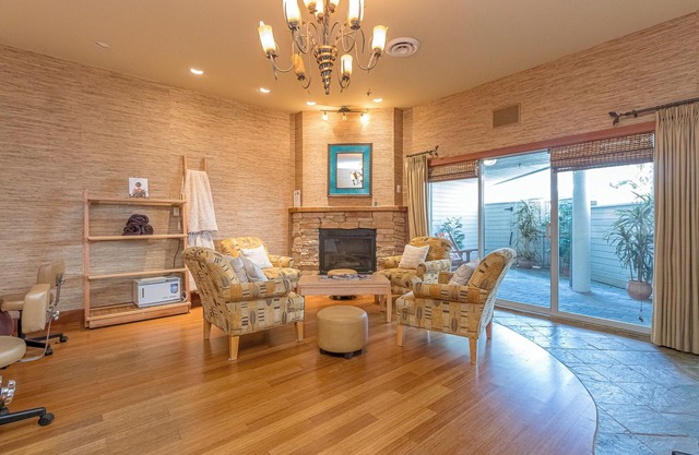 A newly renovated studio w/a kitchenette and 2 beds @ the Pacific Shores Resort