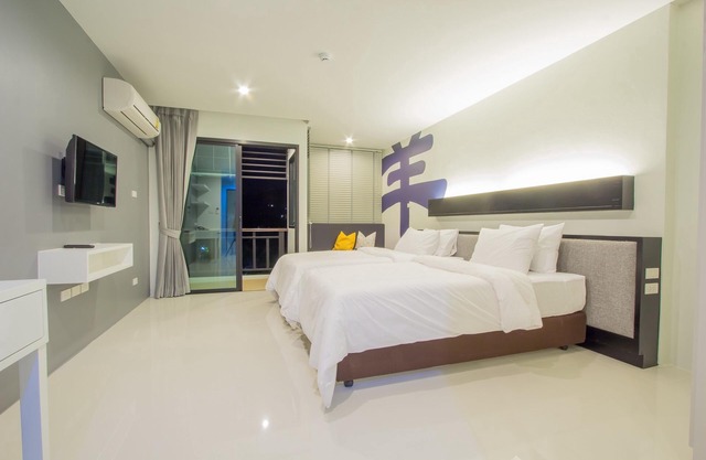 Una bonita habitación superior king o twin limpia